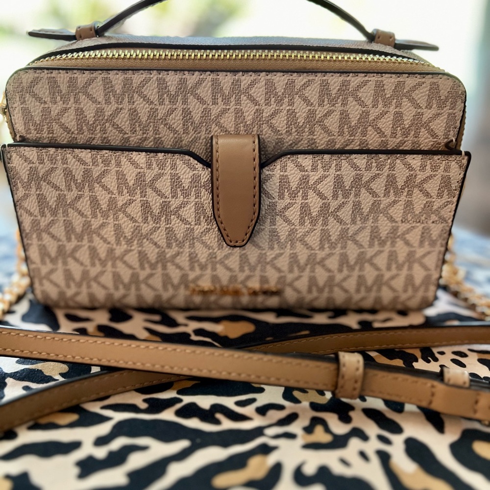 Authentic Michael Kors Crossbody